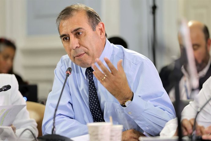 Santiago, 9 de diciembre 2024 El senador Sergio Gahona durante la sesi n de la Comisi n de Salud del Senado en la sede del Congreso de Santiago Javier Torres/Aton Chile