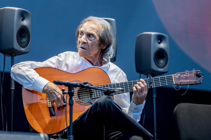Archivo - El guitarrista Pepe Habichuela, durante un homenaje al aclamado guitarrista, Pepe Habichuela, en el Real Jardín Botánico Alfonso XIII, dentro del festival Noches del Botánico, a 18 de junio de 2025, en Madrid (España).