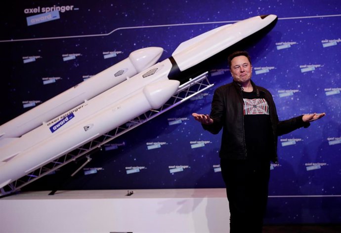 Archivo - FILED - 01 December 2020, Berlin: CEO of SpaceX Elon Musk attends the Axel Springer Award ceremony. Photo: Hannibal Hanschke/Reuters Images Europe/Pool/dpa