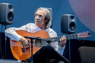 Archivo - Arxivo - El guitarrista Pepe Fesol, durant un homenatge a l'aclamat guitarrista, Pepe Fesol, en el Real Jardí Botànic Alfonso XIII, dins del festival Nits del Botànic, a 18 de juny de 2025, a Madrid (Espanya).