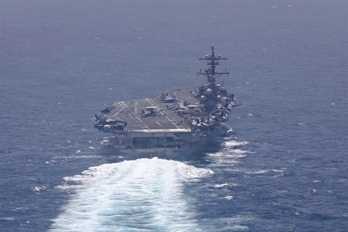 Archivo - Arquivo - 12 de maio de 2026, Mar Arábico, águas internacionais: O porta-aviões da classe Nimitz da Marinha dos EUA, USS George H. W. Bush, operando em apoio à Operação Epic Fury e ao bloqueio naval do Irã, em 3 de maio de 2025, no Mar Arábico.,