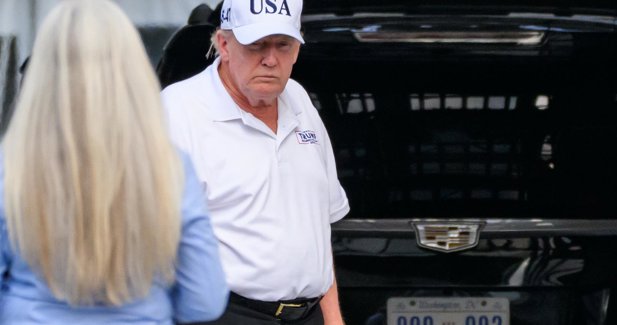 Detienen a un varón armado en el club de golf de Trump en Los Ángeles antes de su visita al campo