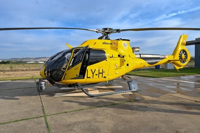 Archivo - Imagen de archivo de un helicóptero de emergencias