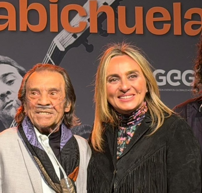 Archivo - La alcaldesa de Granada, Marifrán Carazo, junto al maestro Pepe Habichuela en una imagen de archivo.
