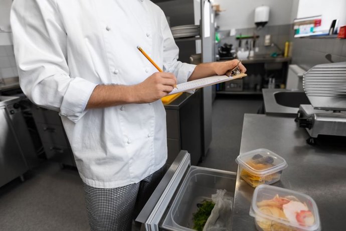 Inspección alimenticia en un establecimiento