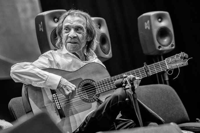 Archivo - El guitarrista Pepe Habichuela, durante un homenaje al aclamado guitarrista, Pepe Habichuela, en el Real Jardín Botánico Alfonso XIII, dentro del festival Noches del Botánico, a 18 de junio de 2025, en Madrid (España). 