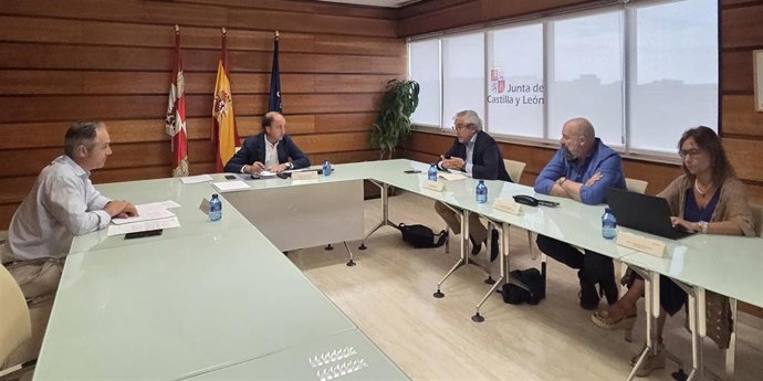 Pino en la reunión con responsables de los laboratorios de vacunas
