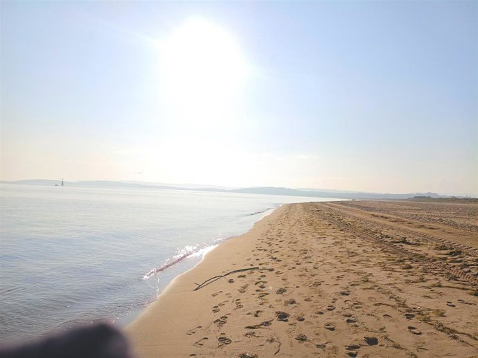Playa de Somo. Puntal. Costa. Litoral. Arena. Mar. Verano. Sol. Calor