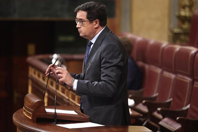 El ministro para la Transformación Digital, Óscar López, durante la celebración de una sesión extraordinaria del Pleno del Congreso de los Diputados, a 23 de julio de 2026, en Madrid (España). La Cámara Baja se reúne en pleno verano para debatir y someter