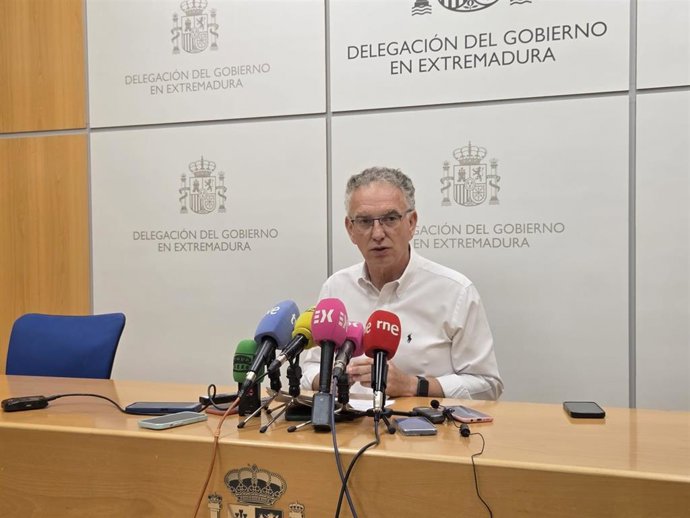 El delegado del Gobierno presenta en rueda de prensa el informe 'Cumpliendo' de rendición de cuentas del Gobierno de España en Extremadura.