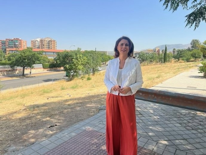 La portavoz socialista en el Ayuntmaiento de la capital durante una visita a Casería de Montijo.