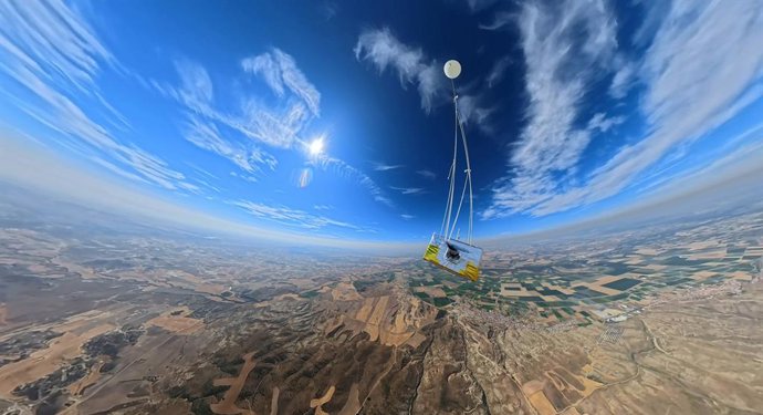 Imágenes del proyecto de lanzamiento de un globo estratosférico desarrollado por seis estudiantes de Bachillerato de Investigación de los institutos Plaza de la Cruz y Basoko.