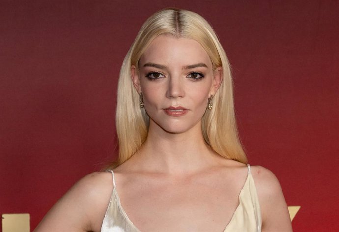 Anya Taylor-Joy explica por qué no hay actrices de método: "Las mujeres no podemos perder la cabeza por completo"