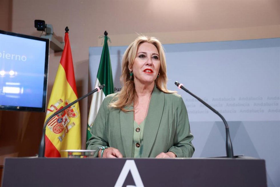 Archivo - La consejera de Economía, Hacienda y Fondos Europeos y portavoz del Gobierno, Carolina España, comparece durante la rueda de prensa posterior al Consejo de Gobierno. Imagen de archivo.