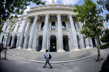 Fachada del Palacio de la Bolsa de Madrid, a 7 de julio de 2026, en Madrid (España).