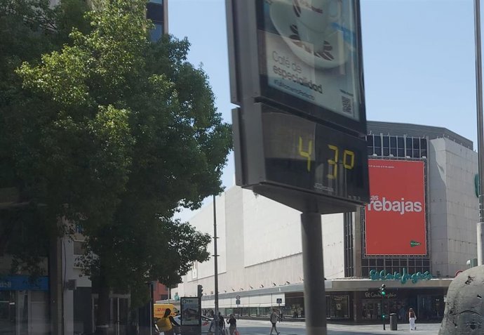 Archivo - Termómetro en el centro de Murcia