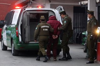 Rancagua, 05 de junio de 2018.   Control de detencion de Manuel Olivares Maldonado Habia sido dejado en libertad luego de ser sorprendido con gran cantidad de armamento en San Antonio. Apodado El Kiruza.  En la foto es trasladado por Carabineros de la