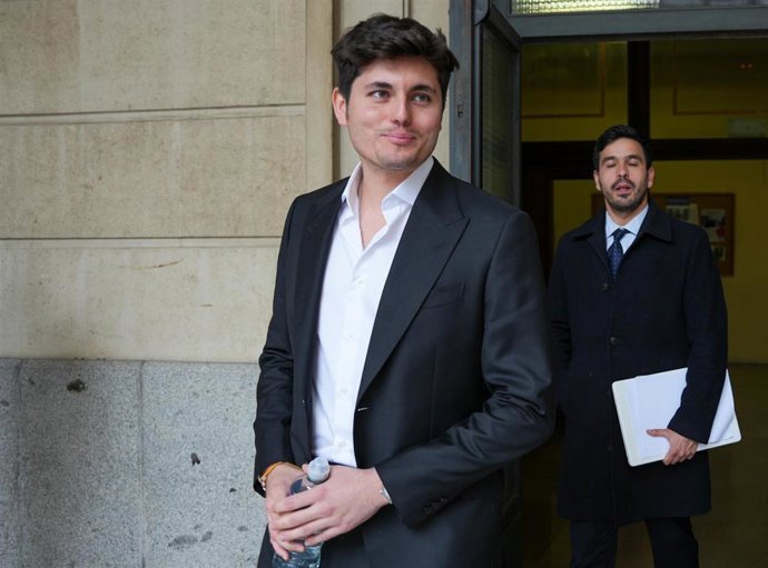Archivo - El comunicador Vito Quiles a su salida del Juzgado de Instrucción tras declarar como investigado por presuntas injurias. Imagen de archivo.