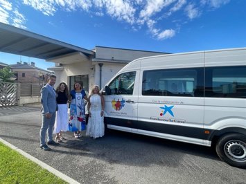 La nueva furgoneta accesible de Alzheimer Ávila donada por la Fundación la Caixa.