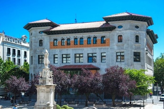 Archivo - Oficina de Correos en Santander.-ARCHIVO