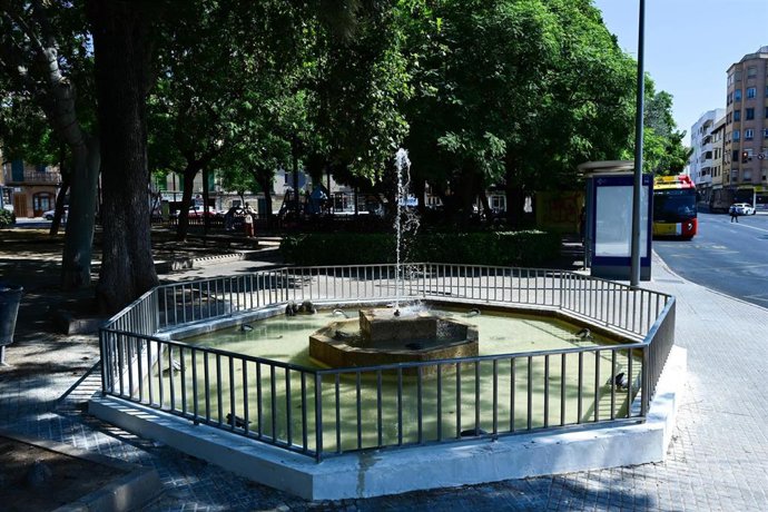 El Ayuntamiento de Palma inicia la reparación de la fuente de Rosa Buena y culmina la mejora de la plaza Progrés