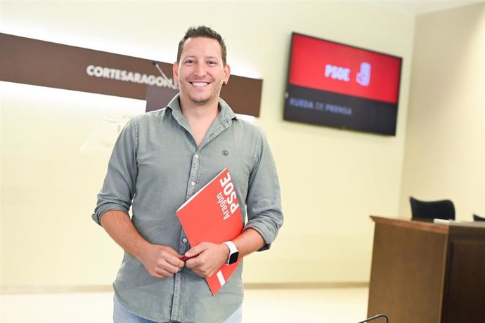 El portavoz adjunto del PSOE Aragón, Jesús Morales.