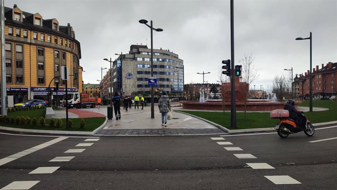 Archivo - Glorieta de la Cruz Roja en Oviedo. Tráfico, movilidad, fondos EDUSI, Bulevar de Santullano.