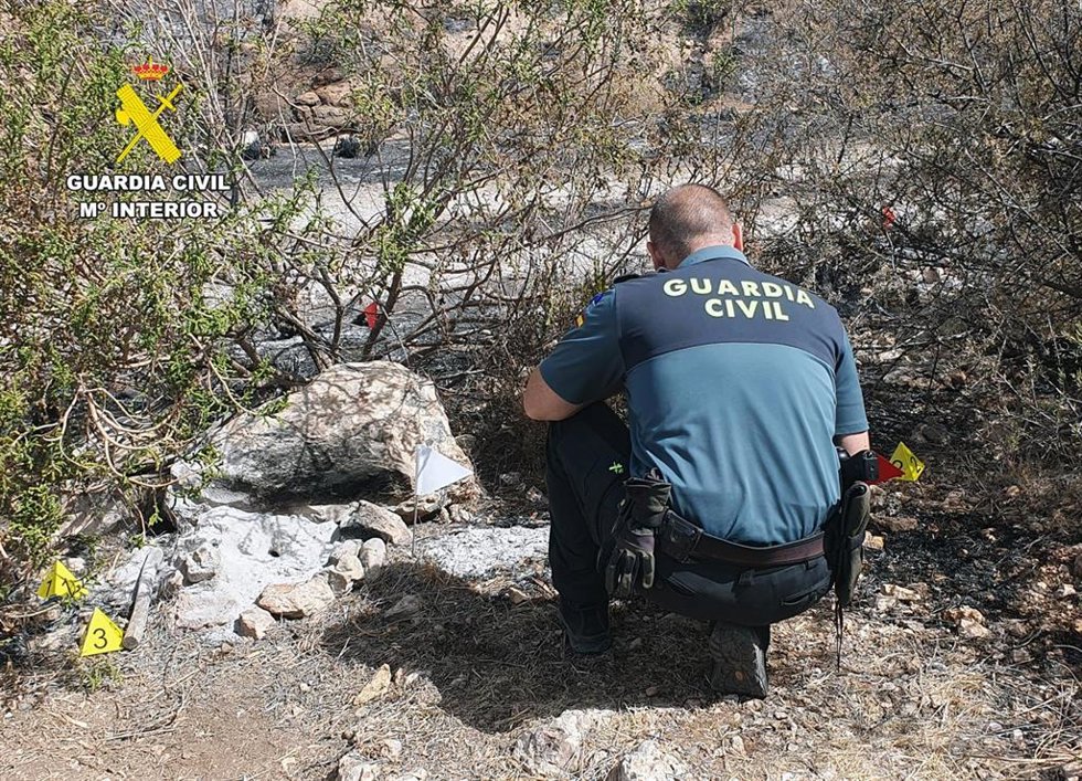 La Guardia Civil investiga a un hombre por provocar un incendio forestal con una hoguera en Mazarrón