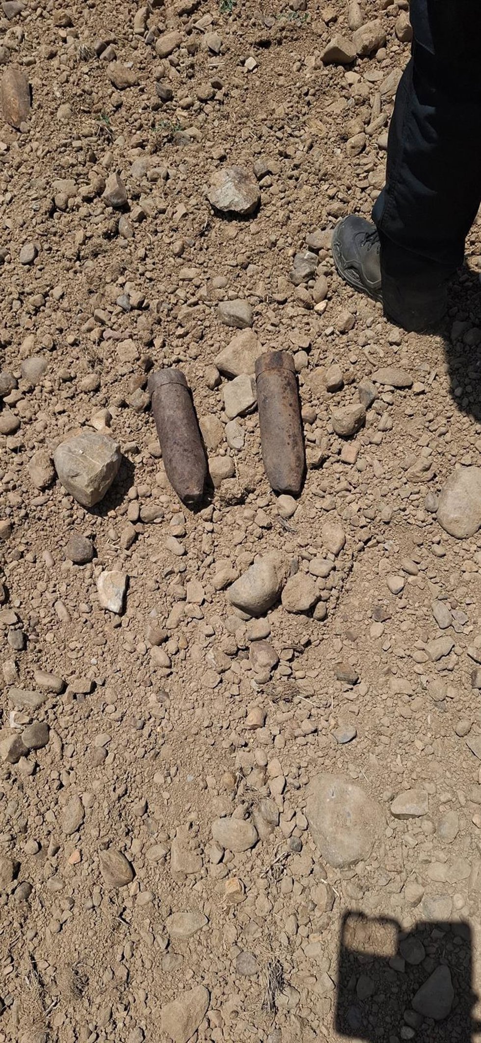 Dos proyectiles usados durante la pasada Guerra Civil Española, uno hallado en una finca agrícola de Fuente Obejuna y el otro, en una planta de reciclaje de Peñarroya-Pueblonuevo, en el norte de Córdoba.