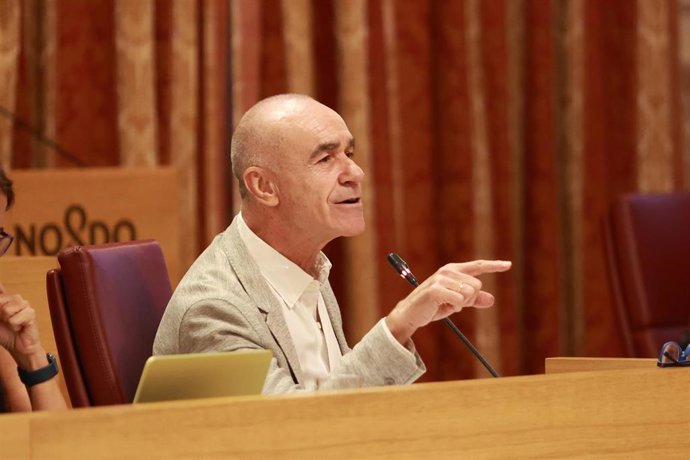 Archivo - El portavoz del Grupo Municipal Socialista, Antonio Muñoz, interviene en el Pleno extraordinario para el debate sobre el estado de la ciudad del Ayuntamiento de Sevilla. 
