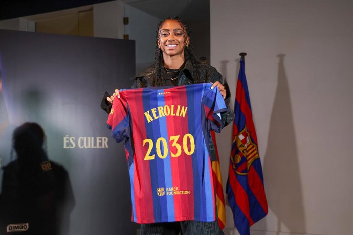 A nova atacante do FC Barcelona Femení, Kerolin Nicoli, em sua apresentação