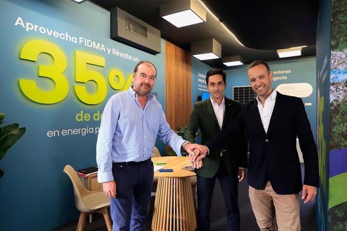 Representantes de EDP y la Unión de Comerciantes