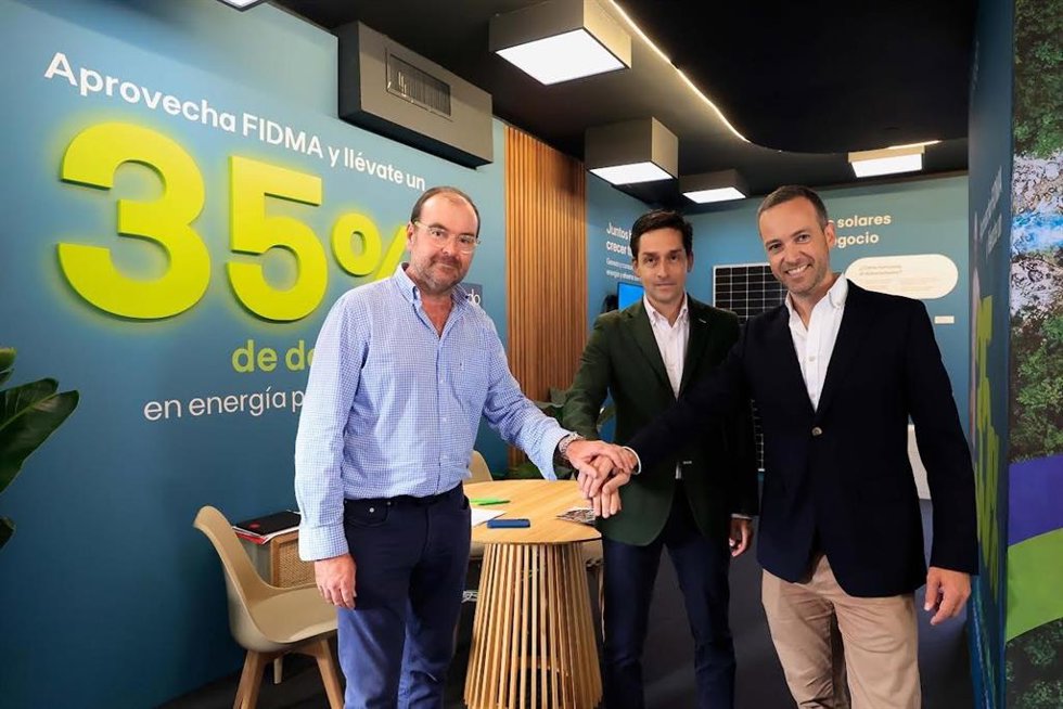 Representantes de EDP y la Unión de Comerciantes