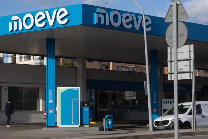 Archivo - Exterior de una gasolinera de Moeve