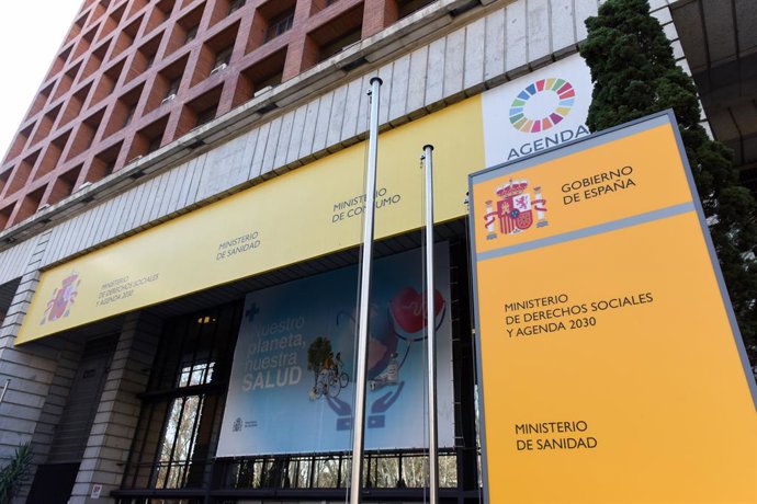 Archivo - Arquivo - Fachada da sede do Ministério da Saúde, em 5 de janeiro de 2024, em Madri (Espanha). A Casa Sindical é um edifício localizado no Paseo del Prado, em Madri. É a sede tradicional do Ministério da Saúde. Recentemente, também abriga o 