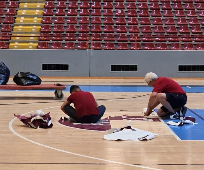 Actuaciones sobre el parquet de la pista principal del Palacio Municipal de Deportes Vista Alegre.