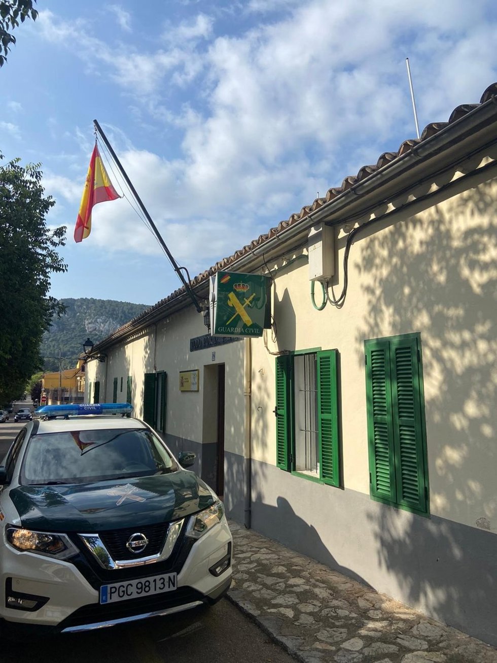 Detenido un hombre en Valldemossa por robar en un vehículo y estafar más de 2.000 euros de una tarjeta.