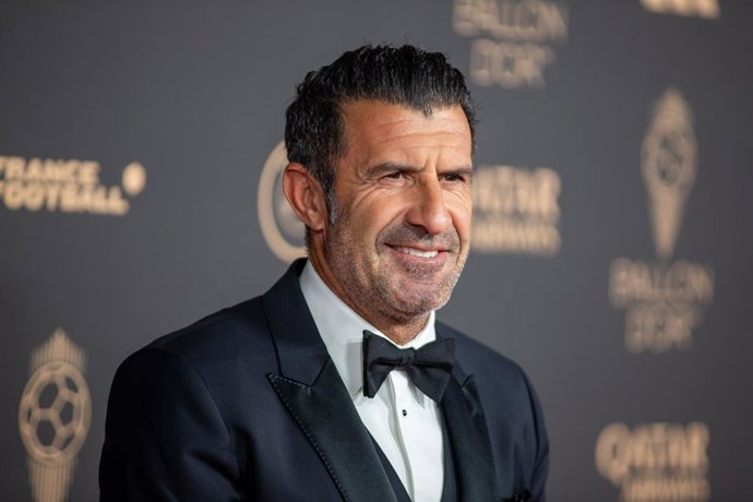 Archivo - September 22, 2025, Paris, Le-De-France, France: September 22, 2025, Paris, France: 2000 Ballon d'Or winner Luis Figo on the red carpet in the ThÃÃtre du ChÃtelet.