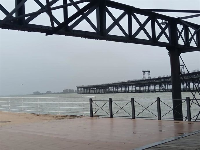 Archivo - El río Odiel a su paso por el Muelle del Tinto de Huelva.