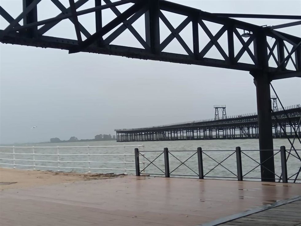 Archivo - El río Odiel a su paso por el Muelle del Tinto de Huelva.