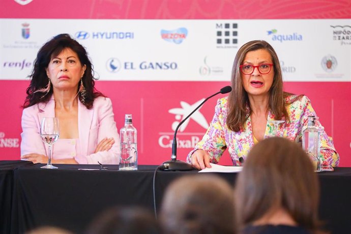 La ministra de Igualdad, Ana Redondo (i), y la delegada del Gobierno contra la Violencia de Género, Carmen Martínez Perza (d).