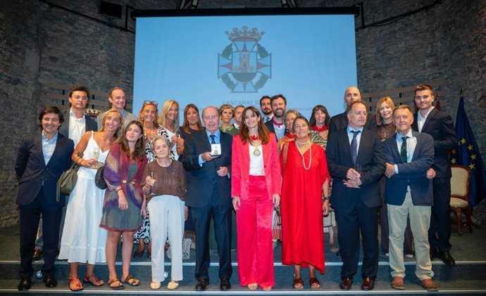 Acto de entrega de la Medalla de Oro de Vitoria-Gasteiz a LEA Lascaray.