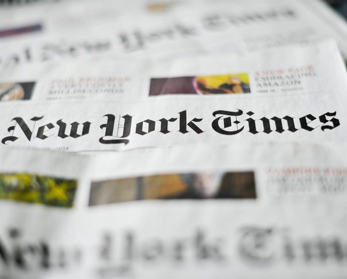 Archivo - FILED - 23 April 2014, Berlin: Various editions of the New York Times newspaper are on display on a table in Berlin. US newpapers The Washington Post, The Wall Street Journal and The New York Times were among the top winners on Monday of this ye