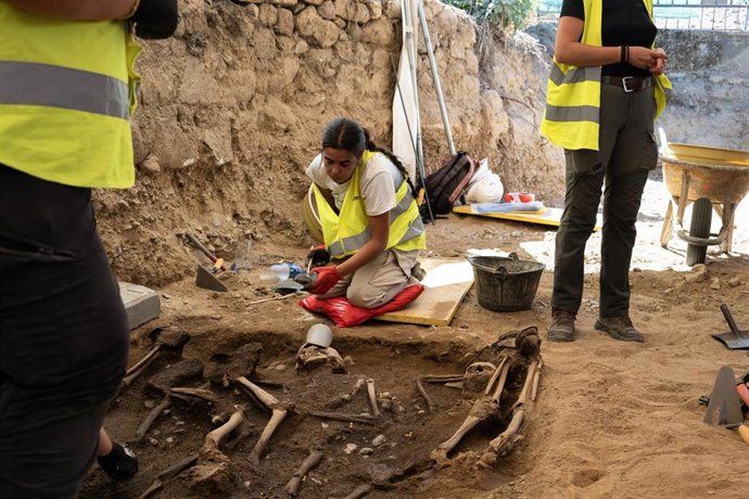 Restos hallados en la fosa encontrada entre Almoarín y Miajadas.