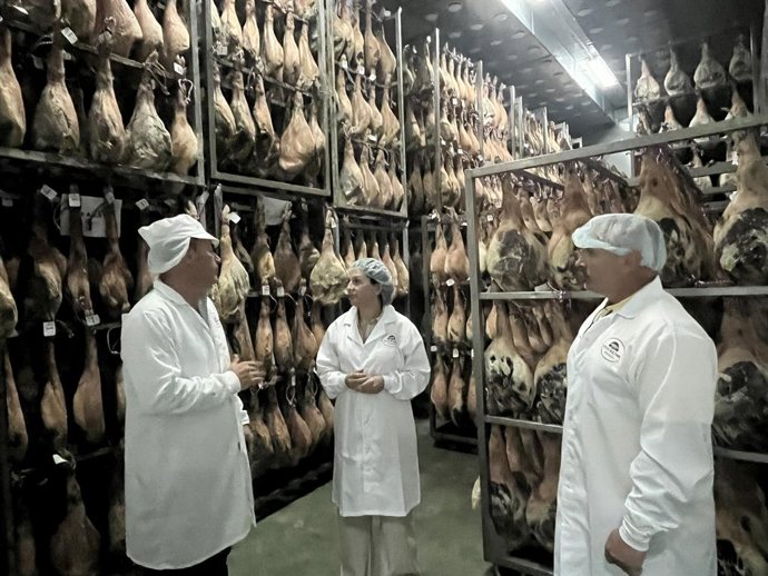 Visita a las instalaciones de Tito Bolivar