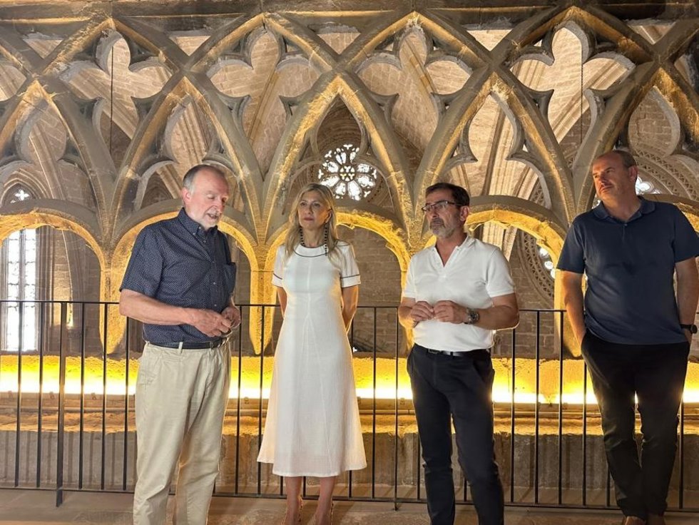 La vicepresidenta Mar Vaquero ha conocido en Valderrobres el proyecto de realidad virtual ‘Regreso al pasado. Un viaje por el Valderrobres de 1590’.