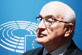 Archivo - Arxiu - L'eurodiputat Javier Zarzalejos (PPE) durant una jornada sobre Intel·ligència Artificial, en el Vestíbul de la Cambra de comerç, a 23 de febrer de 2024, a Bilbao, Biscaia, País Basc (Espanya). 