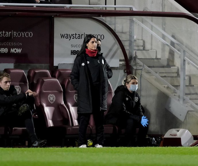 Archivo - December 15, 2021, Edinburgh, Scotland, United Kingdom: Tynecastle Park, Edinburgh, Scot Hearts Head Coach Eva Olid during the SWPL1 match between Hearts and Hibernian at Tynecastle Park in Edinburgh, Scotland. ParkÃââs Motor Group Scottish