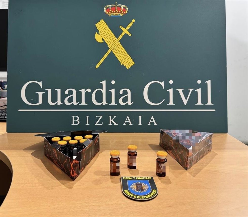 Requisados productos estéticos sin controles preventivos a una mujer en el Aeropuerto de Bilbao