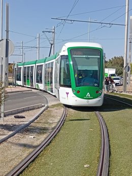 Archivo - Tranvía de Jaén circulando en pruebas/Archivo